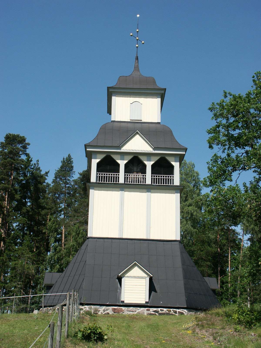 Klockstapeln vid Vendels kyrka, Uppland 2003   