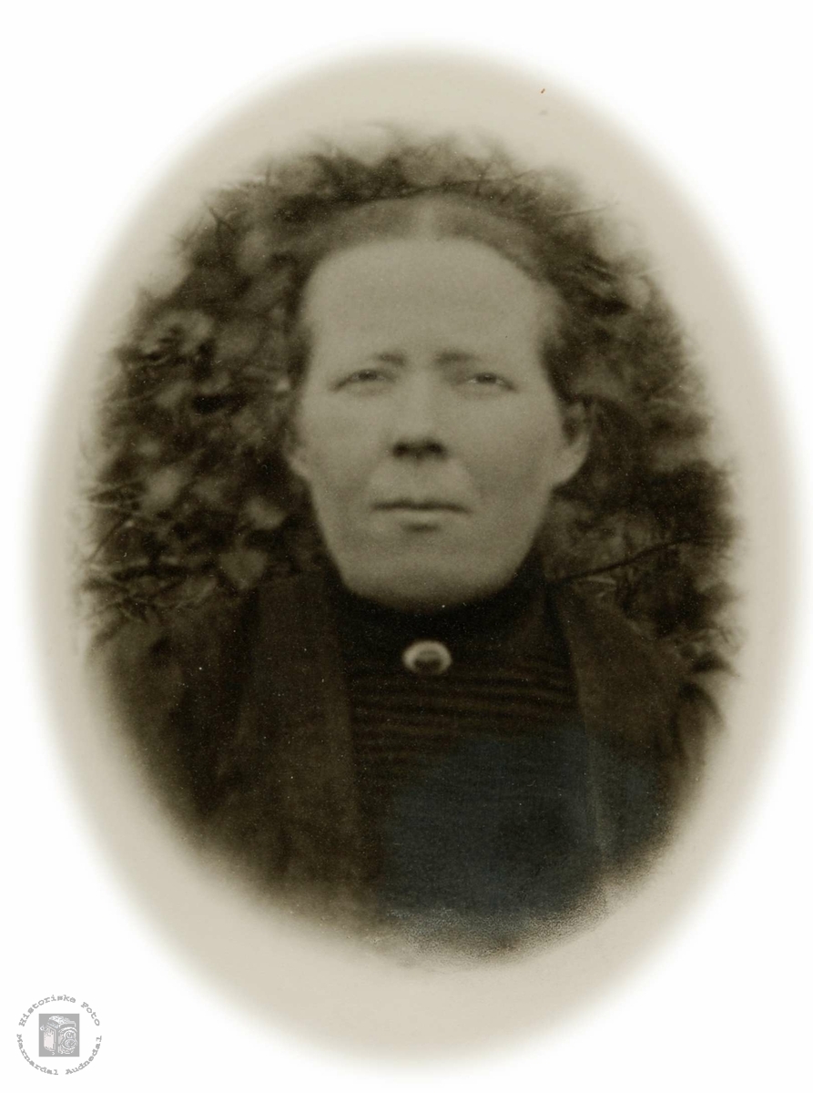 Portrett av Ingeborg Refsnes i Grindheim, gift til Valand i Konsmo.