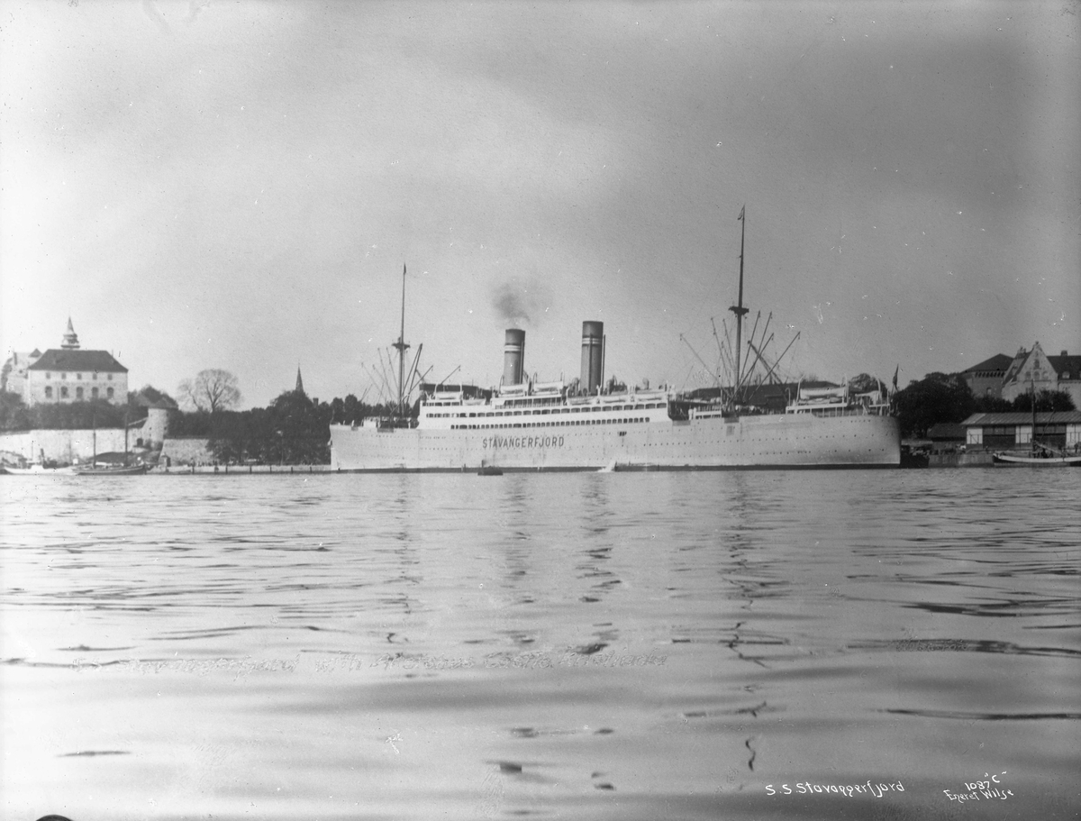 D/S Stavangerfjord (b. 1918, Cammell, Laird & Co., Birkenhead), ved Akershus