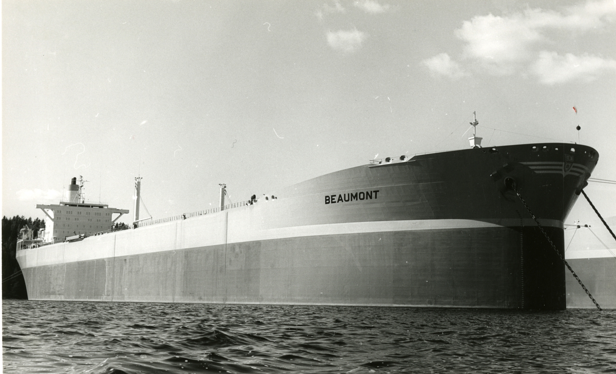 T/T 'Beaumont' (b.1976, A/S Stord Verft, Stord), - i Kambo.