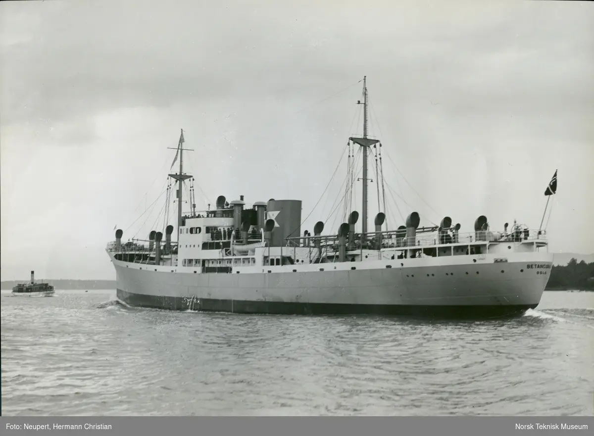 Eksteriør, fruktbåten M/S Betancuria, B/N 462. Skipet ble levert av Akers mek. Verksted i 1933 til Fred. Olsen & Co, Oslo.