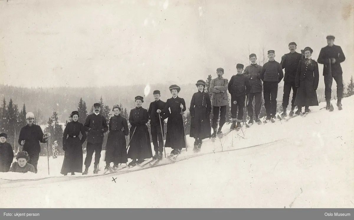 Jorde, Snø, Gruppe, Menn, Kvinner, Skiløpere, Skitur - Oslo Museum 