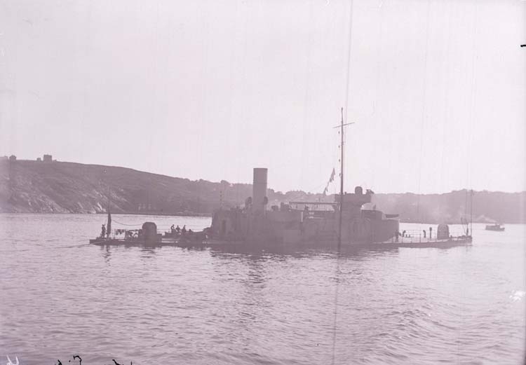 Enligt text som medföljde bilden: "Pansarbåten John Ericson Älfsborgsfjorden Sept 05".