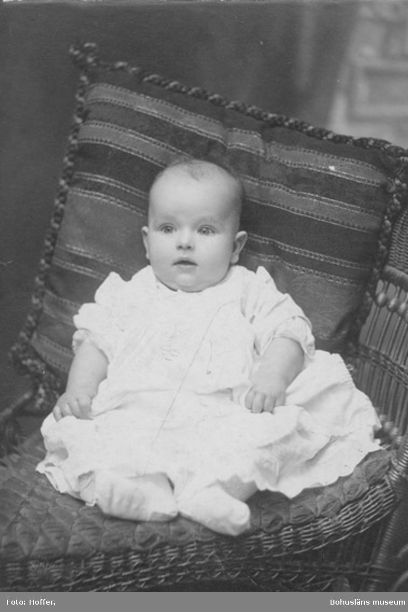 Text på kortets baksida: "Till Mormor. Karl Edvard 3 1/2 månad när detta kort var taget. Barn-barn till Johannes Berntsson, född i USA".