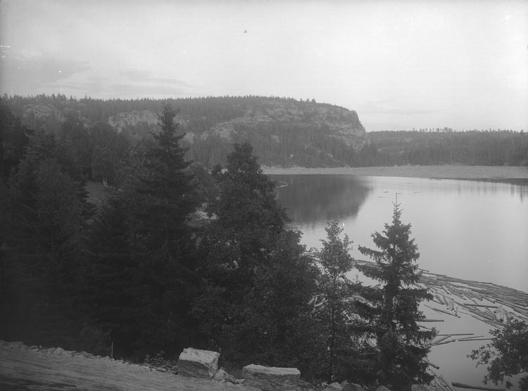 Enligt fotografens noteringar: "Troligen tagen 1919. Kaserna sjön. Viksjön?"