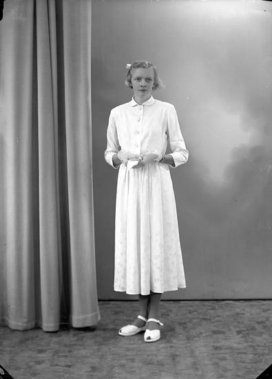 Enligt fotografens journal nr 8 1951-1957: "Antonsson, Kerstin, Halltorp Ödsmål".