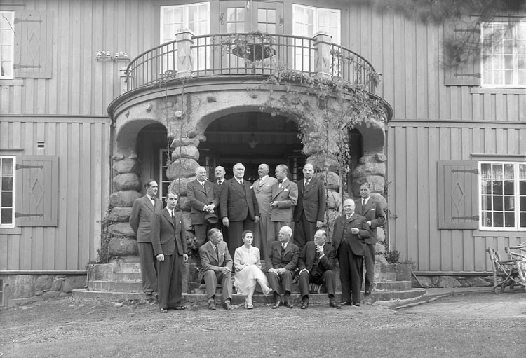 Enligt fotografens journal nr 6 1930-1943: "Aspegren, Konsul Styrelsesammanträde".