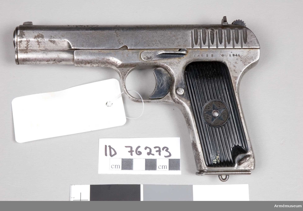 Grupp E III.
Halvautomatisk pistol. Utgångshastighet 420 m.
Baktill på stommens vänstra sida samt på mantelns översida står två ryska bokstäver, nummret 633, sovjetstjärnan och 1941. På var och en av de båda kolvskenorna finns sovjetstjärnan omgiven av bokstäverna C C C P.