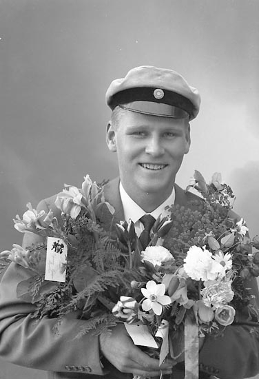 Enligt fotografens journal nr 9 1958-: "Kärrhage, Herr Tommy Vräland, Svanesund".