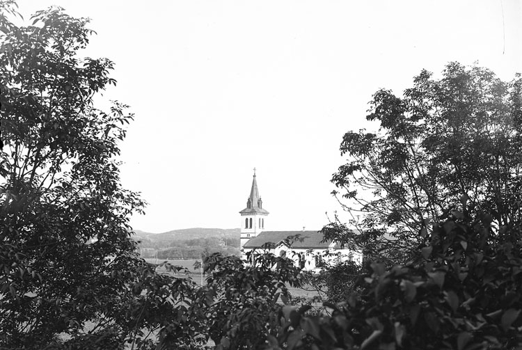 Enligt fotografens journal nr 5 1923-1929: "Ödsmåls kyrka (för Bokh. Hallman)".