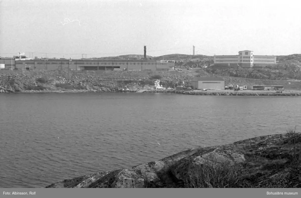 Enligt fotografens noteringar: "Abbafabriken från Grindholmen på olika ställen."

Fototid: 1996-04-03.
