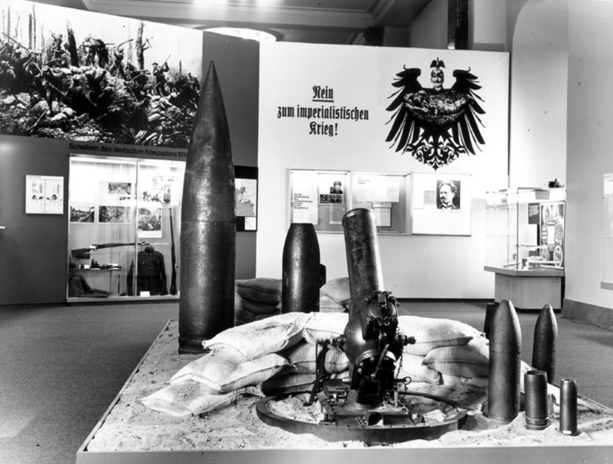Fotograferat av: Museum für deutsche geschichte - Berlin - Östtyskland
Skrivet på baksidan: 
Stämplat på baksidan: