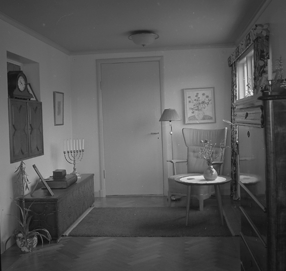 Text till bilden: "Interiör. Rylanders villa Pallen. 1947.04.11".




