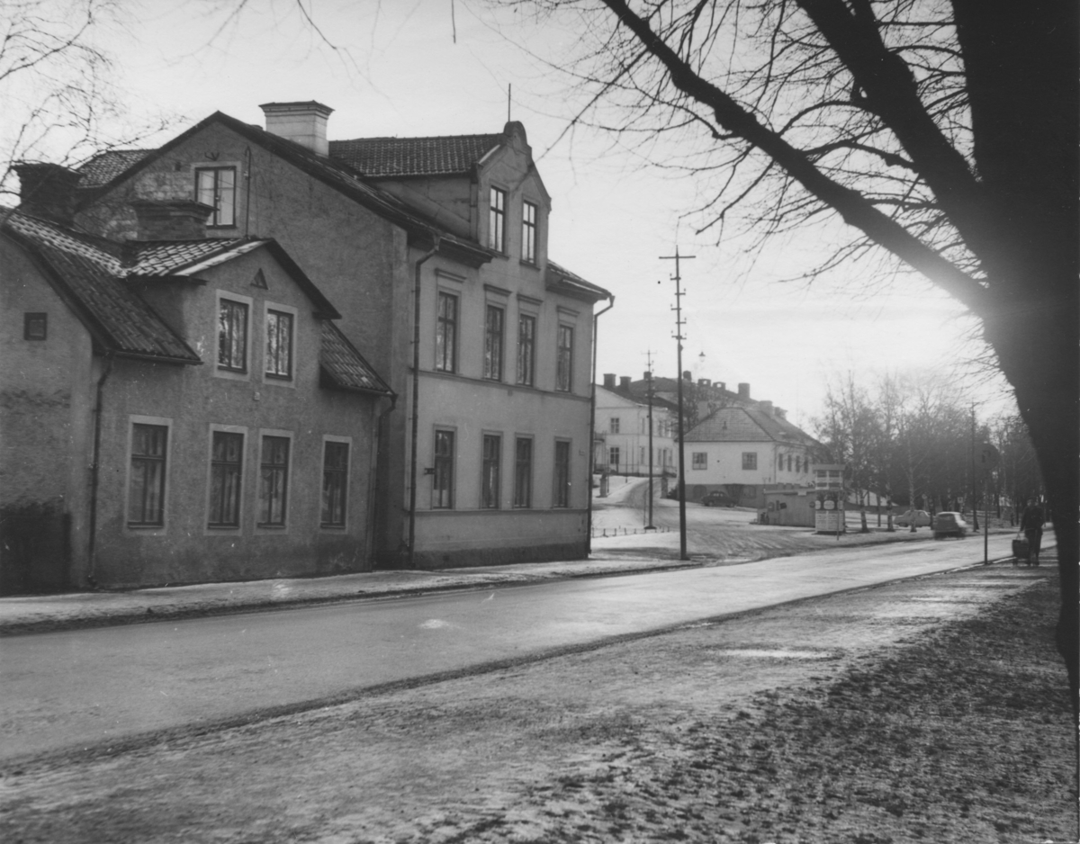Enköping, Munksundet, kvarteret Färgaren nr 3 och 4, Kungsgatan 51 A och B, samt lasarettet, mot söder