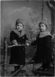 Fotograf Carlsens to eldste sønner.