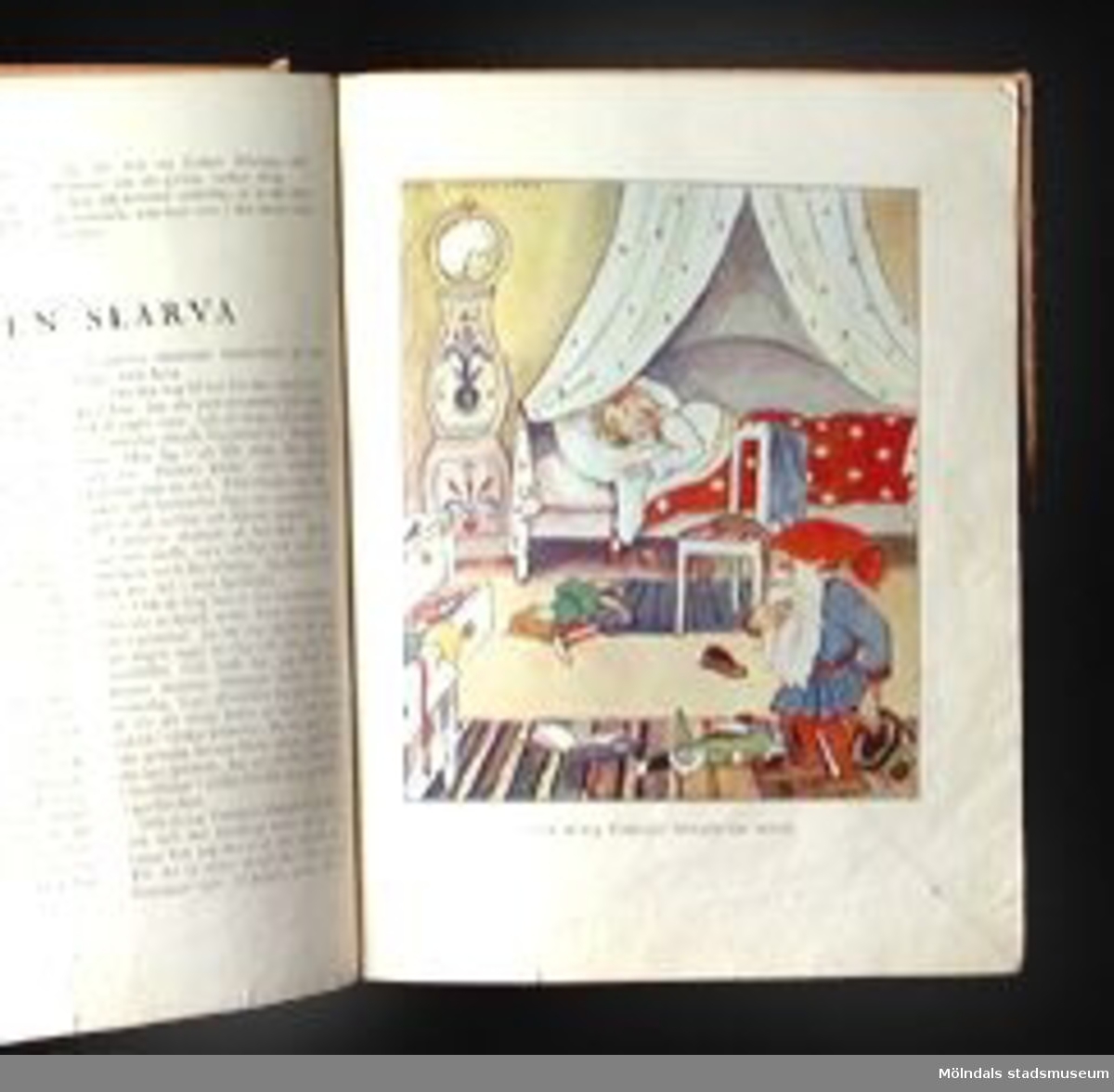 Tomtesagor och andra sagor av Gerda Ghobé, illustrerade av Maja Synnergren, Gbg, 1934. 15 sidor. Innehåller sagorna: "Tomten Lilleman", "Fröken Blåsippa", "En liten slarva", "Lyckosvalan", "De förtrollade glasögonen" och "Lille Nisses äventyr". Häftet har ett omslag i beige papper, med en etikett med sagornas namn på. Märkt i bläck på kanten av utsidan med: Lille Nisses äventyr.