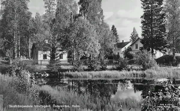 Skidfrämjandets friluftsgård, Österström, Holm. Nu (1987) i kommunens ägo. SCA äger skogarna runtomkring. Naturstig. Vykort.
