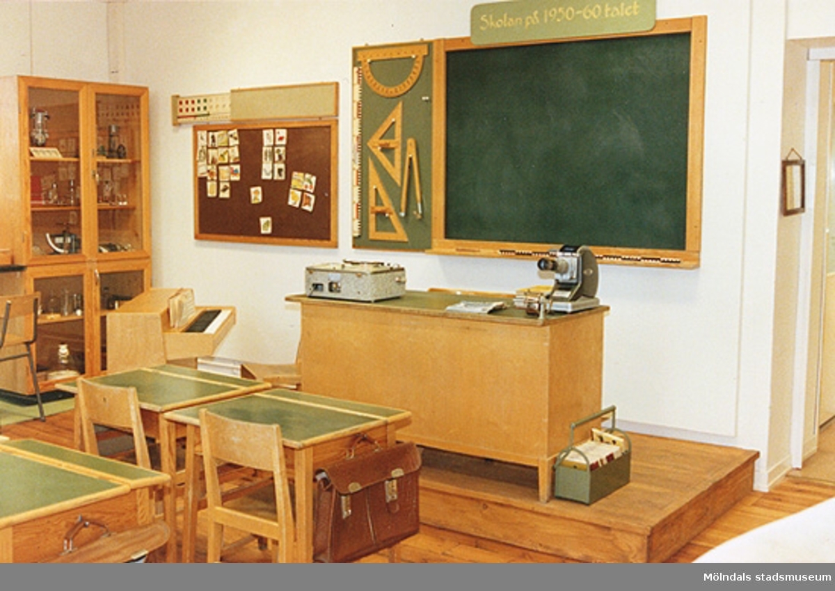 Utställningen "Lära för livet" 12 mars 1988 - 19 mars 1989 på Mölndals museum.
En typisk skolsal från 1950-1960-tal.