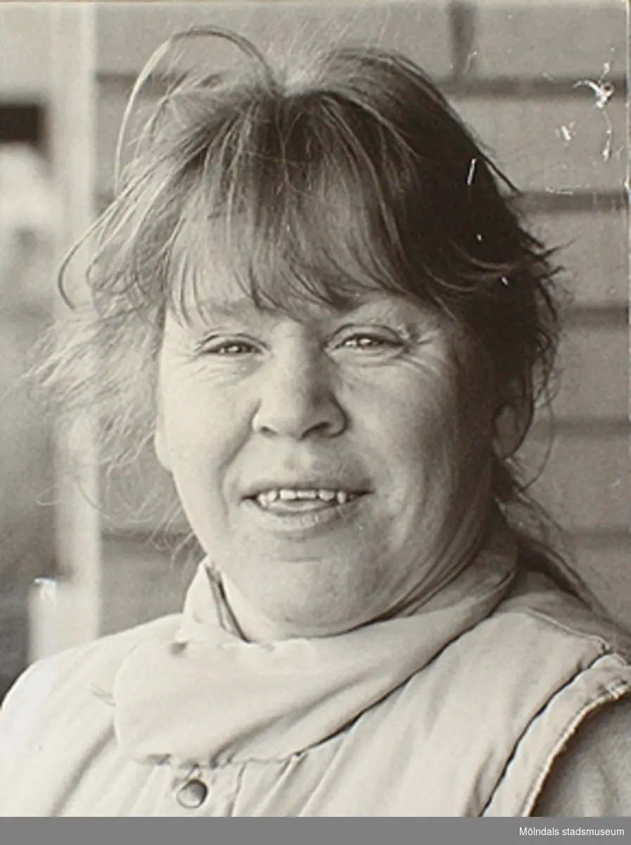 Bild av Inga-Lill Lipovsék, 48 år, som användes vid utställningen "Är du inte riktigt klok?" på Mölndals museum 1990.