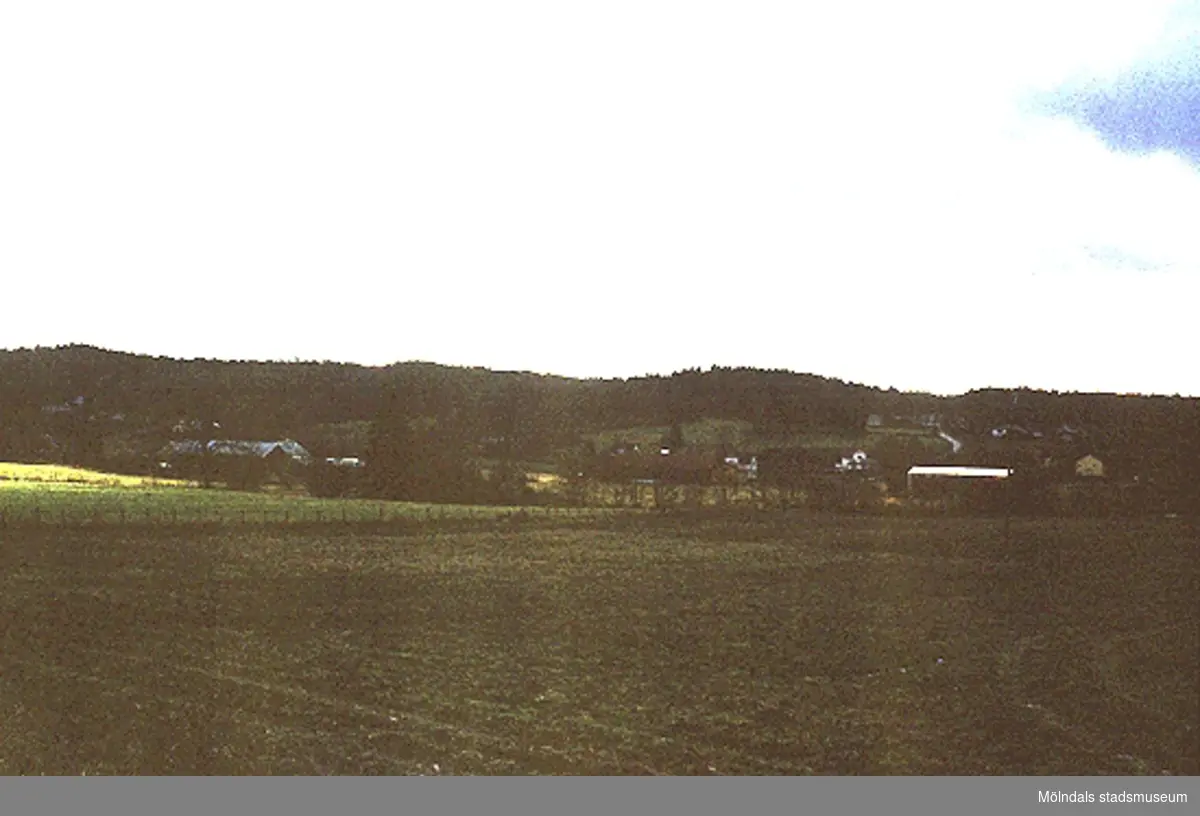 Åkermark i Hällesåker, oktober 1993. Dålig bildkvalitet.