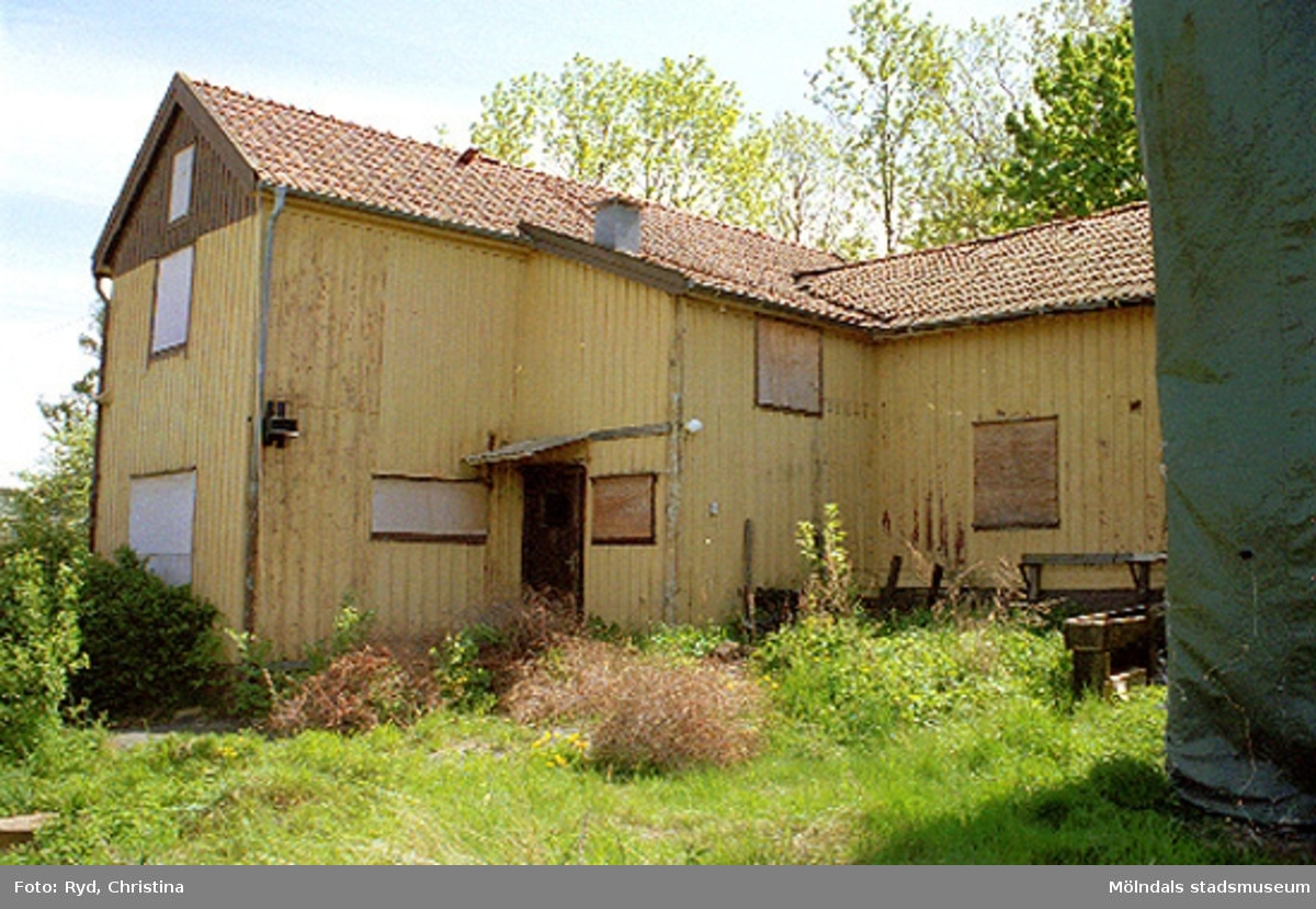Det gamla bostadshuset Ranntorp 1:16 i Ranntorp, Lindome, maj 1994. Huset är nu rivet.