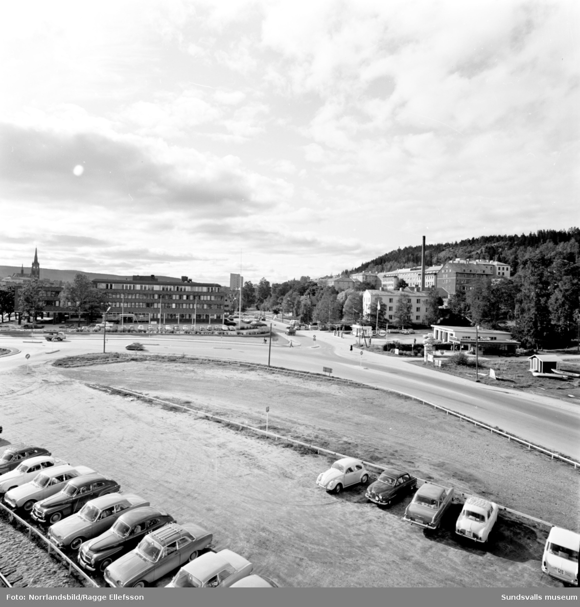 Sundsvall, panorama från tak på norra Kajen, Norrliden, Tivoliområden, Heffnersvägen. De två sista bilderna tagna från Norrlidsvägen söderut över Lindvalls handelsträdgård. Området utreds inför planerna på ett nytt badhus.