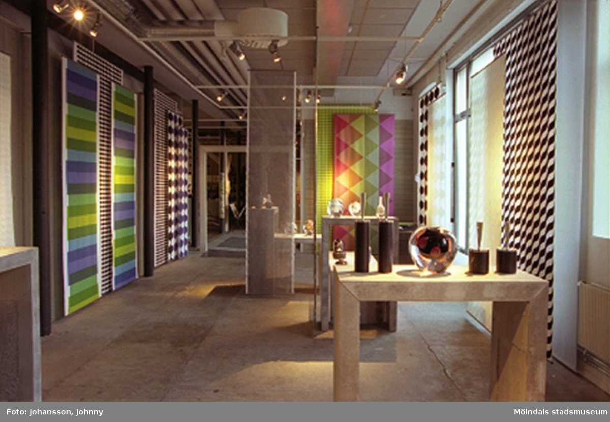Konstutställningen Glas & Textil på Mölndals museum som pågick 17 januari - 22 februari 2004.