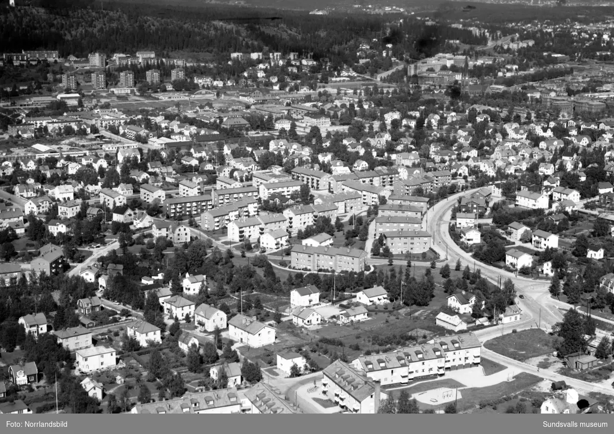 Flygfoton över Sidsjövägen, Oscarsgatan, vattenverket, Fagerdalsbadet, Rörgatan, Rubinvägen.