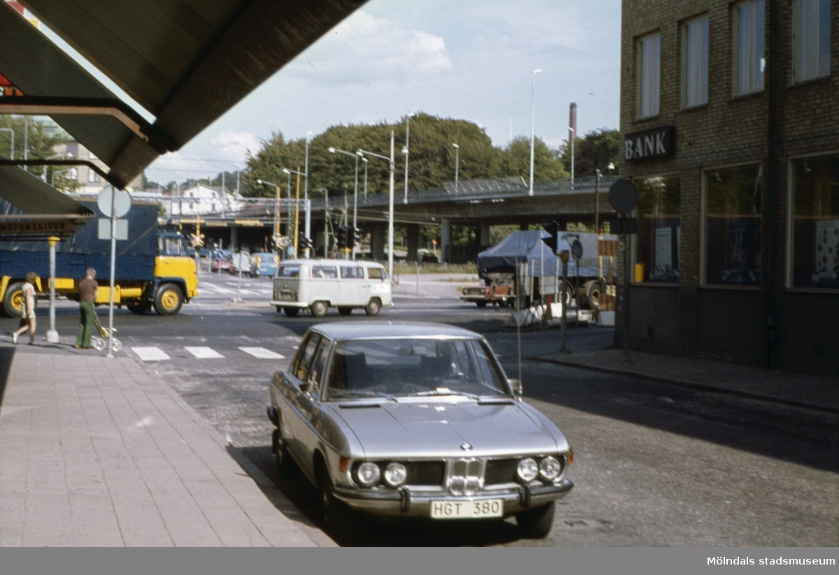 Vy från Frölundagatan mot Mölndals Bro i Mölndal, i mitten/slutet av 1970-talet.