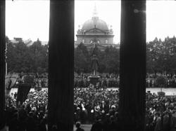 studentmøte, Universitetet, søyler, mennesker, faner, flagg,
