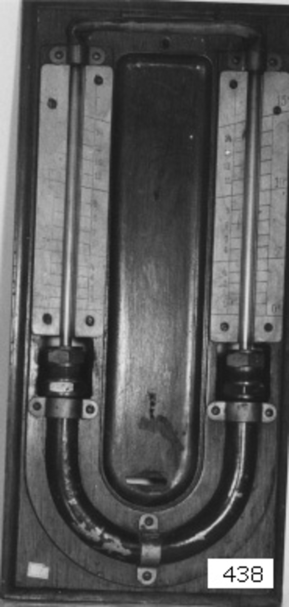 Klinometer krängningsmätare, Nr 18, av trä och metall.
