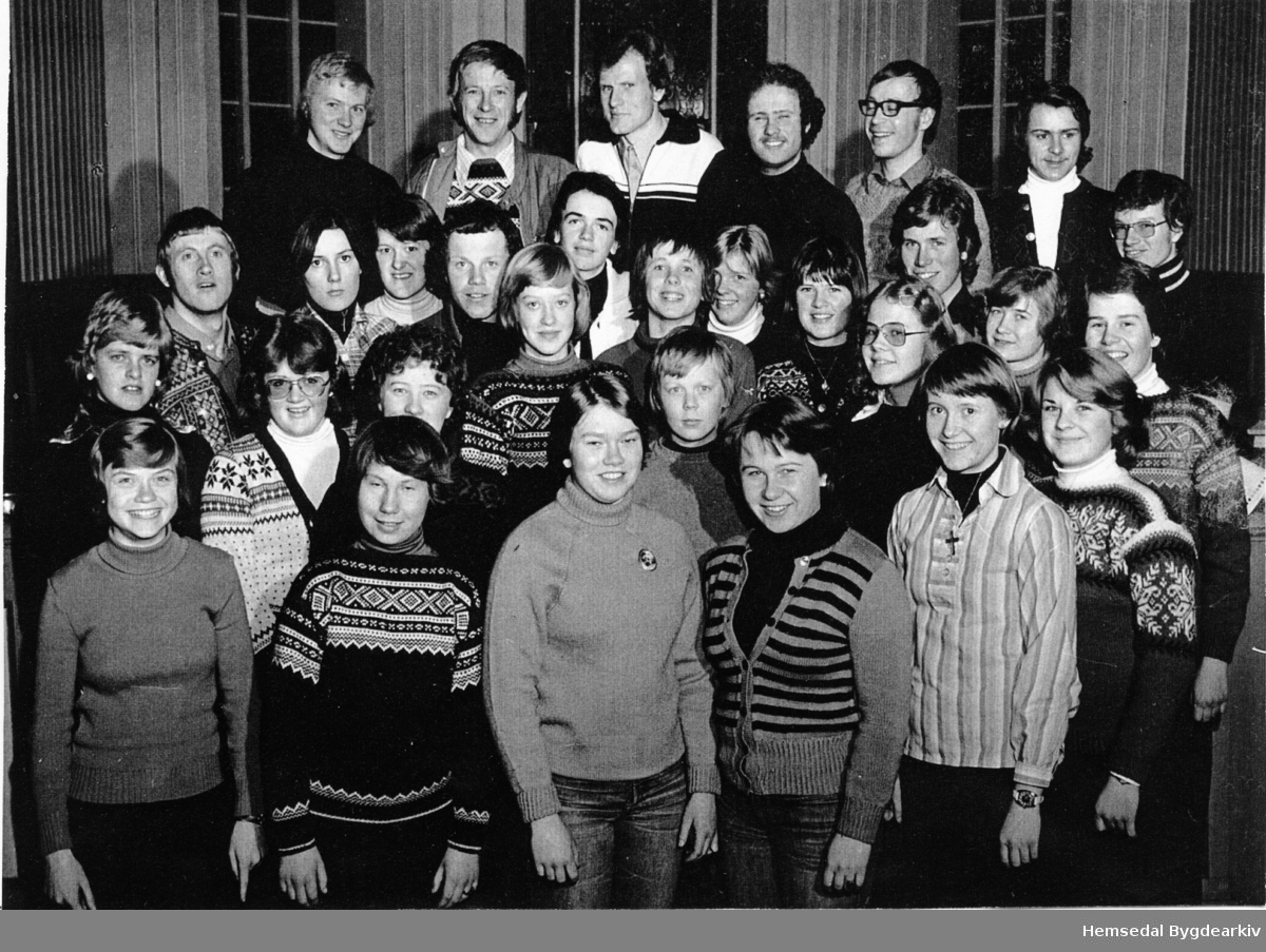 Hemsedal Kristelege Ungdomslag Hemsedal kyrkje i 1977.
Namneoversyn finst i Hemsedal Bygdaarkiv