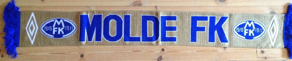 Molde fotballklubbs "Gullskjerf" som feirer seriegull i 2011. Klubben var 100 år dette året.