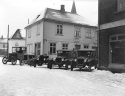 biler, traktorer, butikk, Iversen & Braaten A/S, gate,