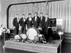 utstilling, Østfoldutstillingen, orkester,gruppei6, menn,sce