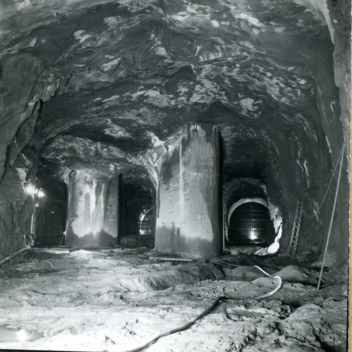 Tilløpstunnel frå Vesås, tunnel innvendig, tre utlaup