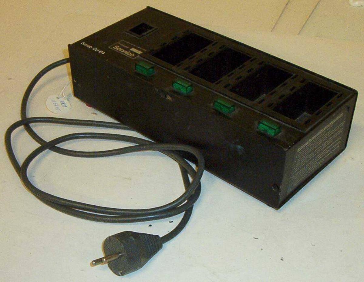 Batterilader for bærbar radio PU-16