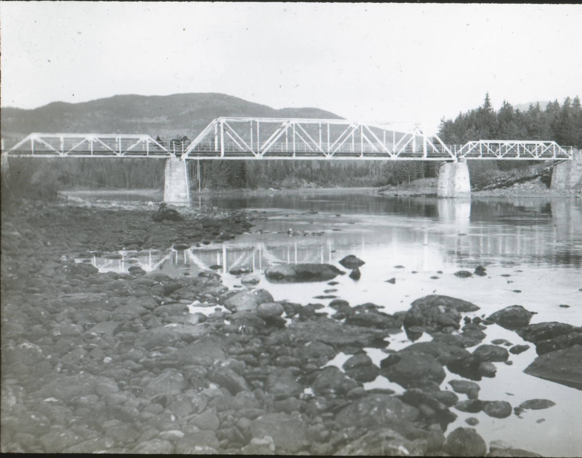 Kirkevold bro
Kirkevoll bru, Gransherad, bygget 1896-7, revet ca 1975.