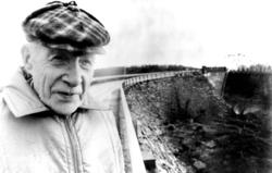 Olav Paulsen ved Klungvikbrua på Ottersøy