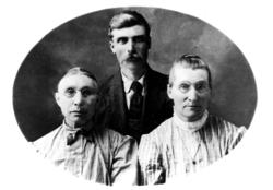 Katrine og Anna Evensen og Thomas Cristianson Øren