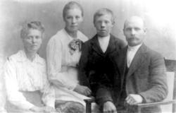 Maren og Arnt J. Storsul, Elen Storsul Holum og Einar Storsu