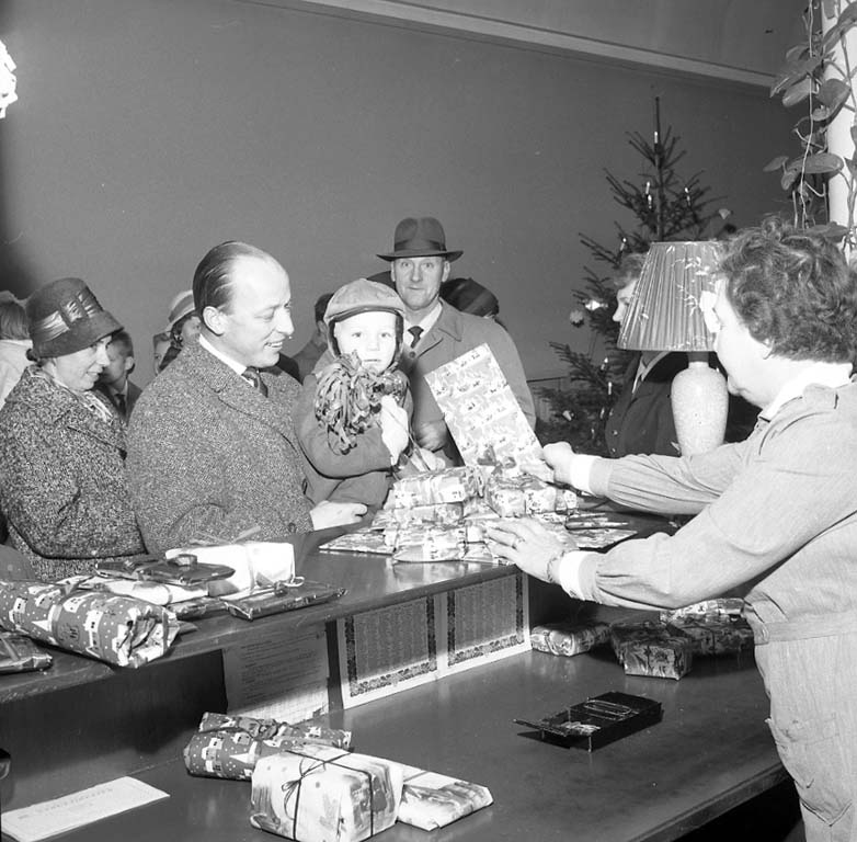 Enligt notering: "Lottornas Julmarknad Dec 1960".
