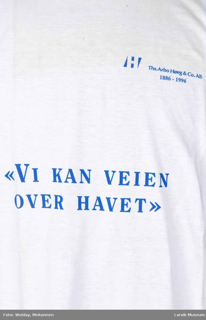 Trykk: "Vi kan veien over havet". Ths. Arbo Høeg & Co. A/S. 1886-1996