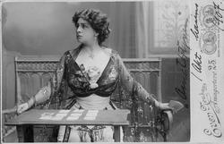 Kvinne, kort, sjal, teater, ukjent,