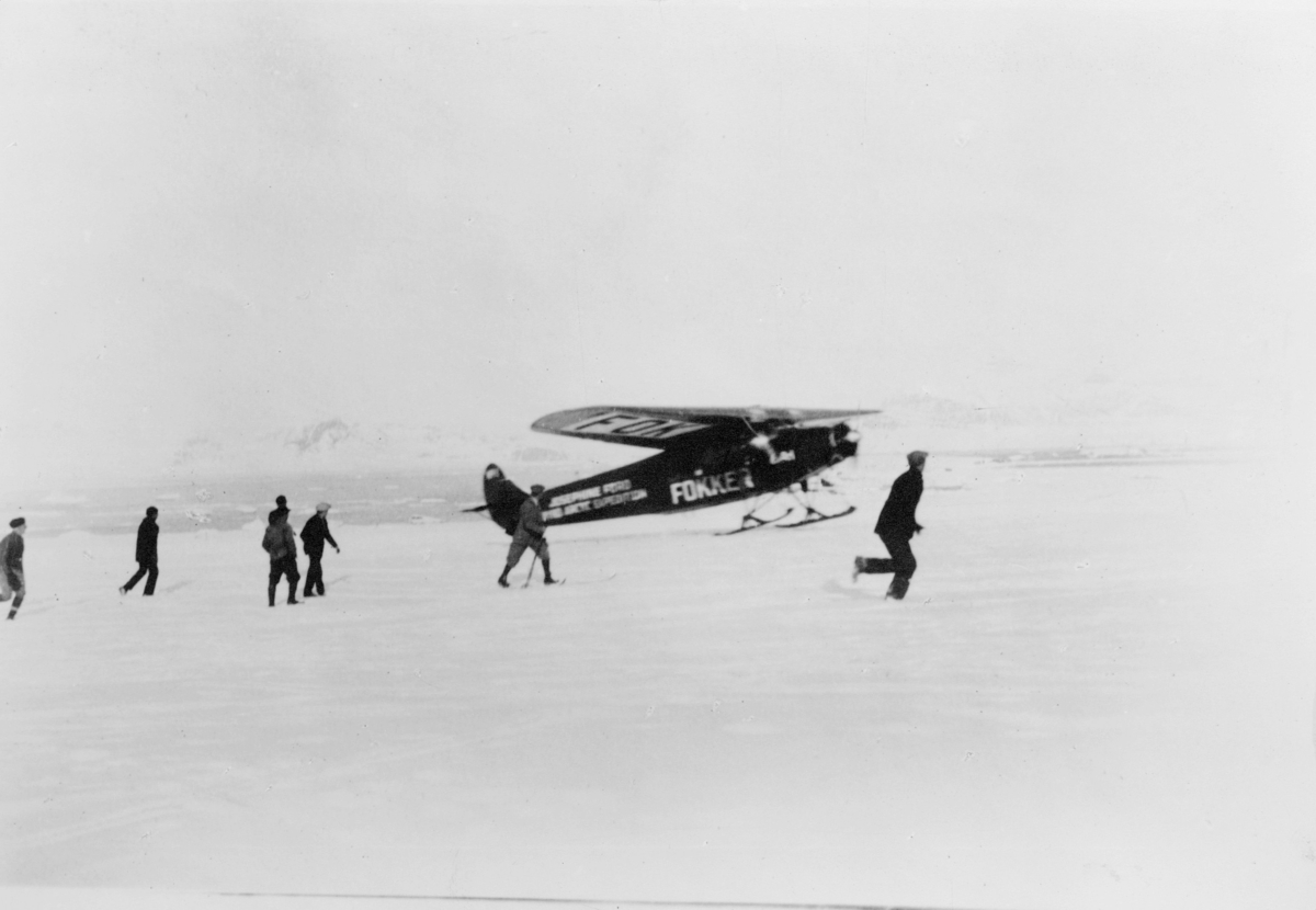 transport, fly, eksteriør, sjøfly, Fokker-flyet Josephine Ford, Byrd-Bennett ekspedisjon, Nordpolen, på bakken, menn