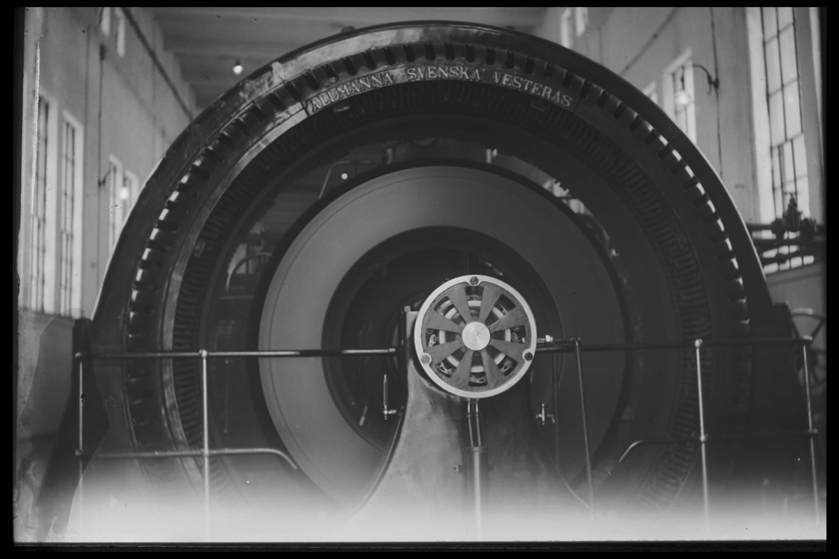 Arendal Fossekompani i begynnelsen av 1900-tallet
CD merket 0469, Bilde: 30
Sted: Bøylefoss
Beskrivelse: Generator på kraftstasjonen