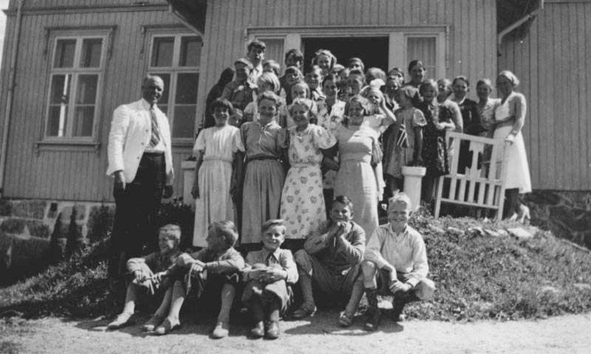 Avgangsklassen på Gjedsø skole 27.06.1938.