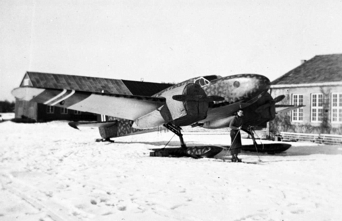 Caproni (Ca.310 Libeccio) )fly på Kjeller, innkjøpt 1939. Flyet ble populært kalt "Klippfiskebomberen.