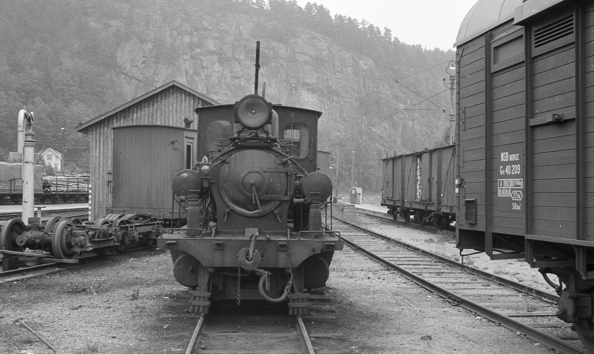 Damplokomotiv nr 7 hensatt på Grovane