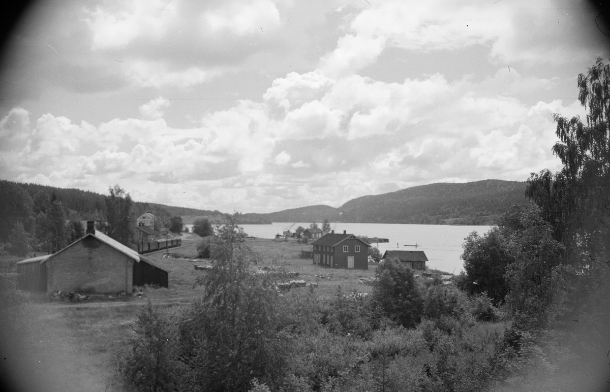 Oversiktsbilde fra Skulerud. Lokomotivstallen i forgrunnen til venstre.
